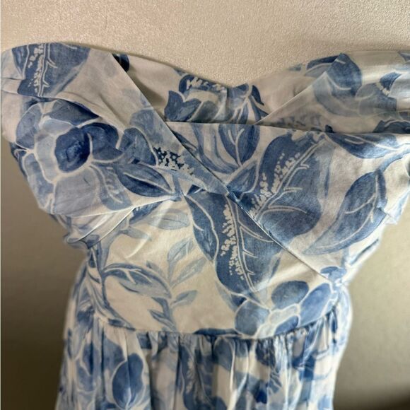 WHBM Blue and White Strapless Floral Eyelet Hem Dress Size 2P - Picture 5 of 13